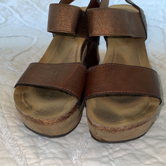 High Heels - Picture 2 of 4